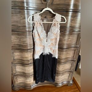 Mandalay V-Neck Midi Dress with White Lace Appliqué in Blush and Black NWOT